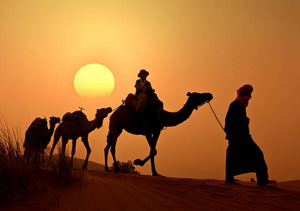 Desert Glamping Experience เมอร์ซูกา ภายนอก รูปภาพ